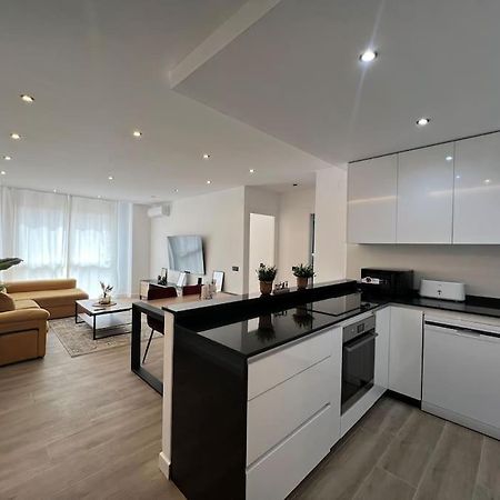 Carrera II & Old Town By Ele Apartments Malaga Luaran gambar