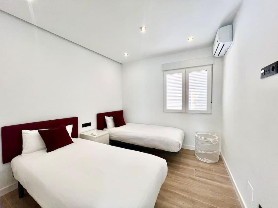 Carrera II & Old Town By Ele Apartments Malaga Luaran gambar