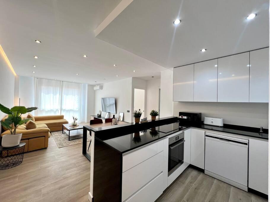 Carrera II & Old Town By Ele Apartments Malaga Luaran gambar